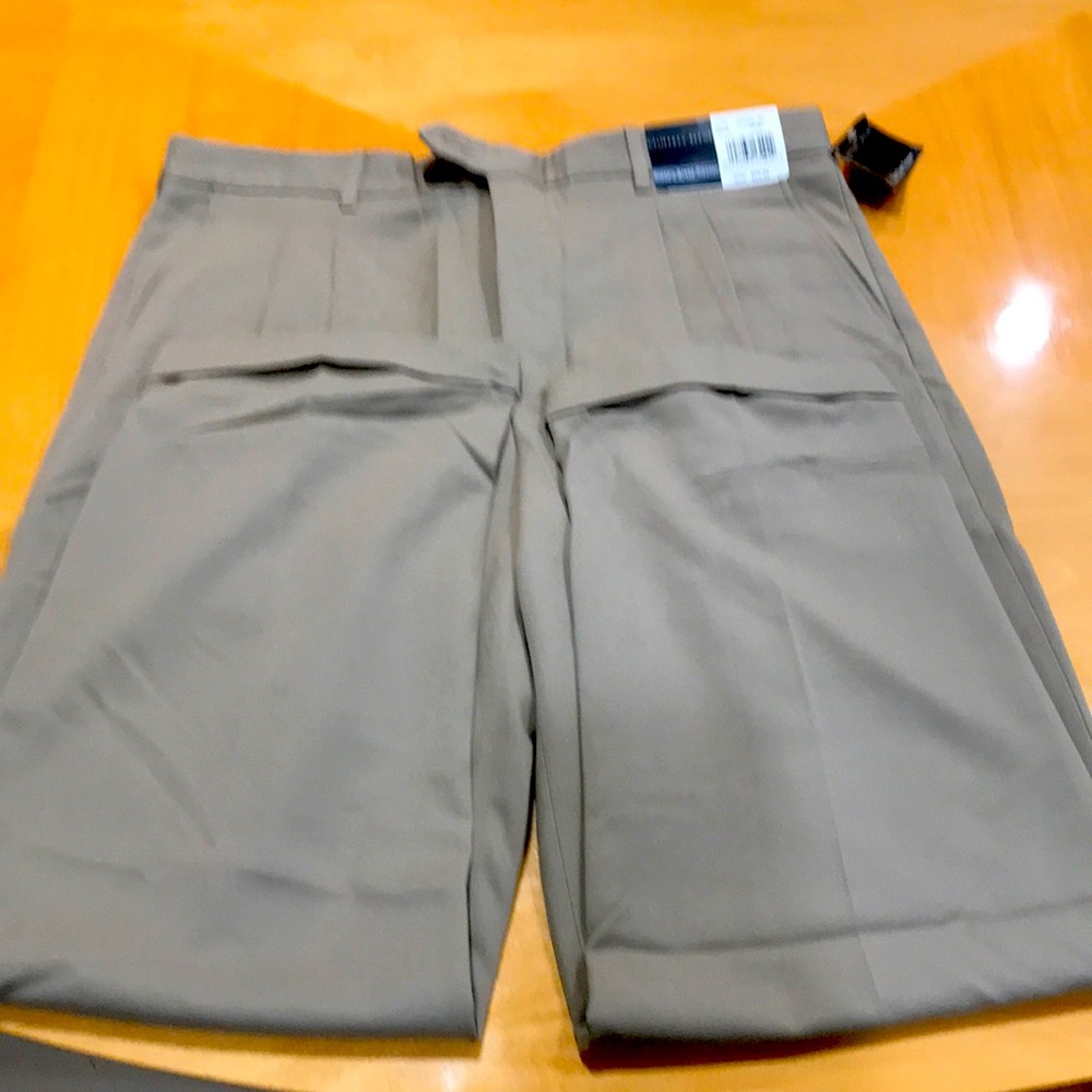 Vintage Geoffrey Beene Wrinkle Resistant